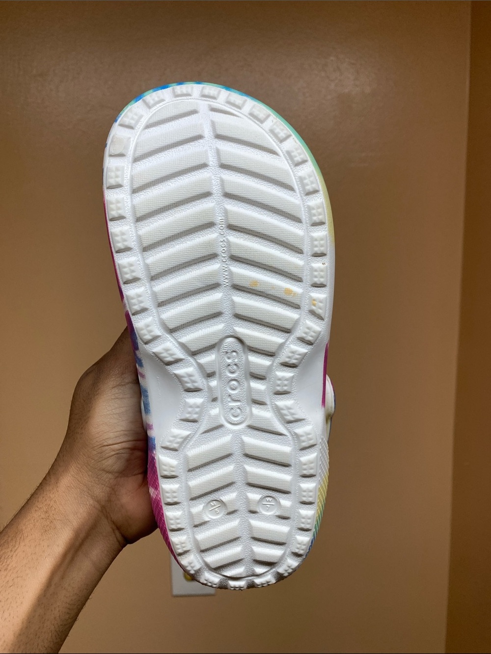 Crocs Classic Comfort Faux Fur Lined Tie Dye Clogs Size 7 - Picture 15 of 17